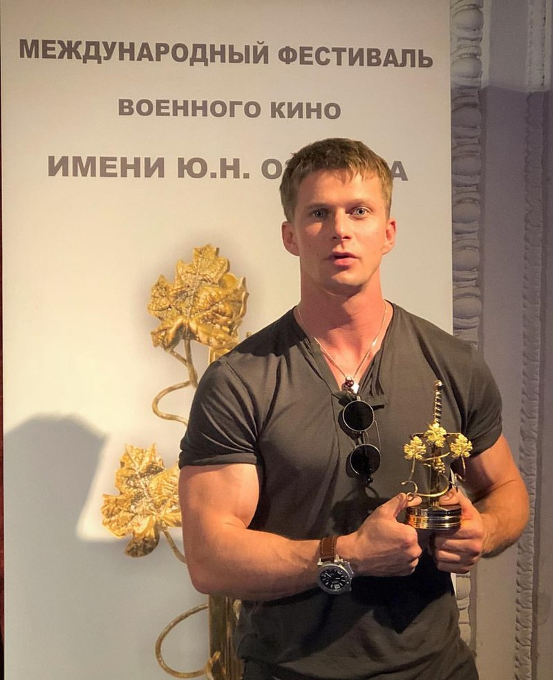 Роман Курцын получил приз за лучшую мужскую роль!